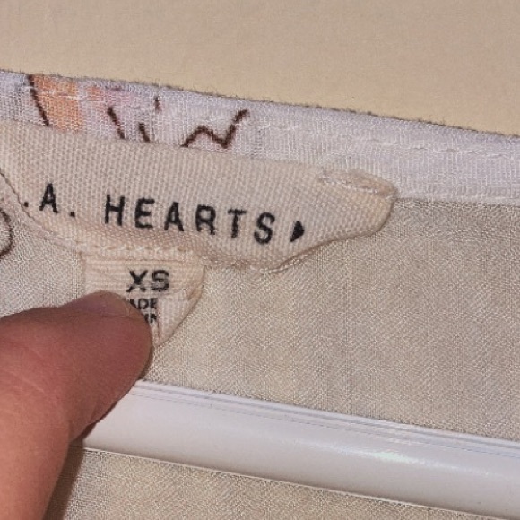 Beach Babe Crop Top 🌸🌊 - Picture 4 of 4